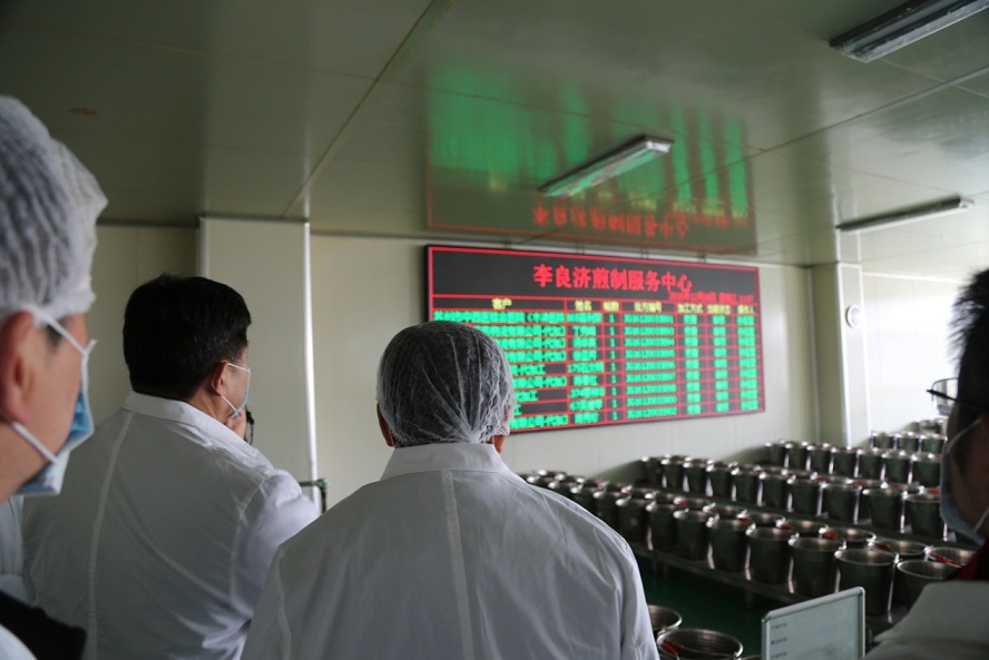 江蘇省旅游局秦景安局長(zhǎng)一行來(lái)我司參觀考察(圖5) 江蘇省旅游局秦景安局長(zhǎng)一行來(lái)我司參觀考察(圖5)